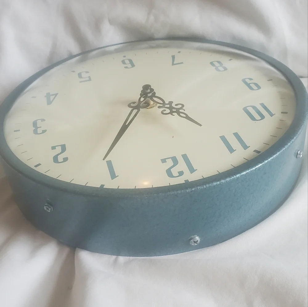 Hammered Metal Industrial Wall Clock Vtg MCM Retro Bubble Glass Face USA Made